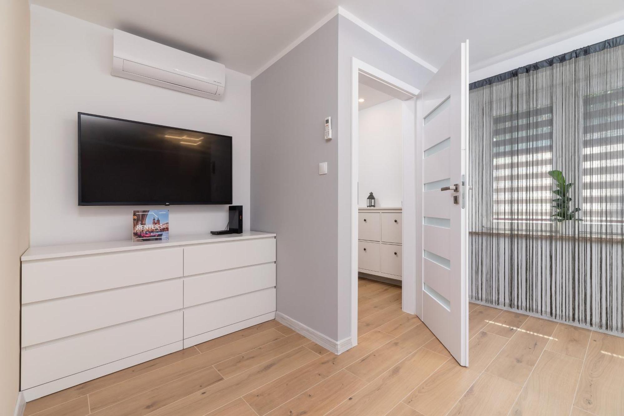 Cosy And Comfortable In By Renters Apartment *