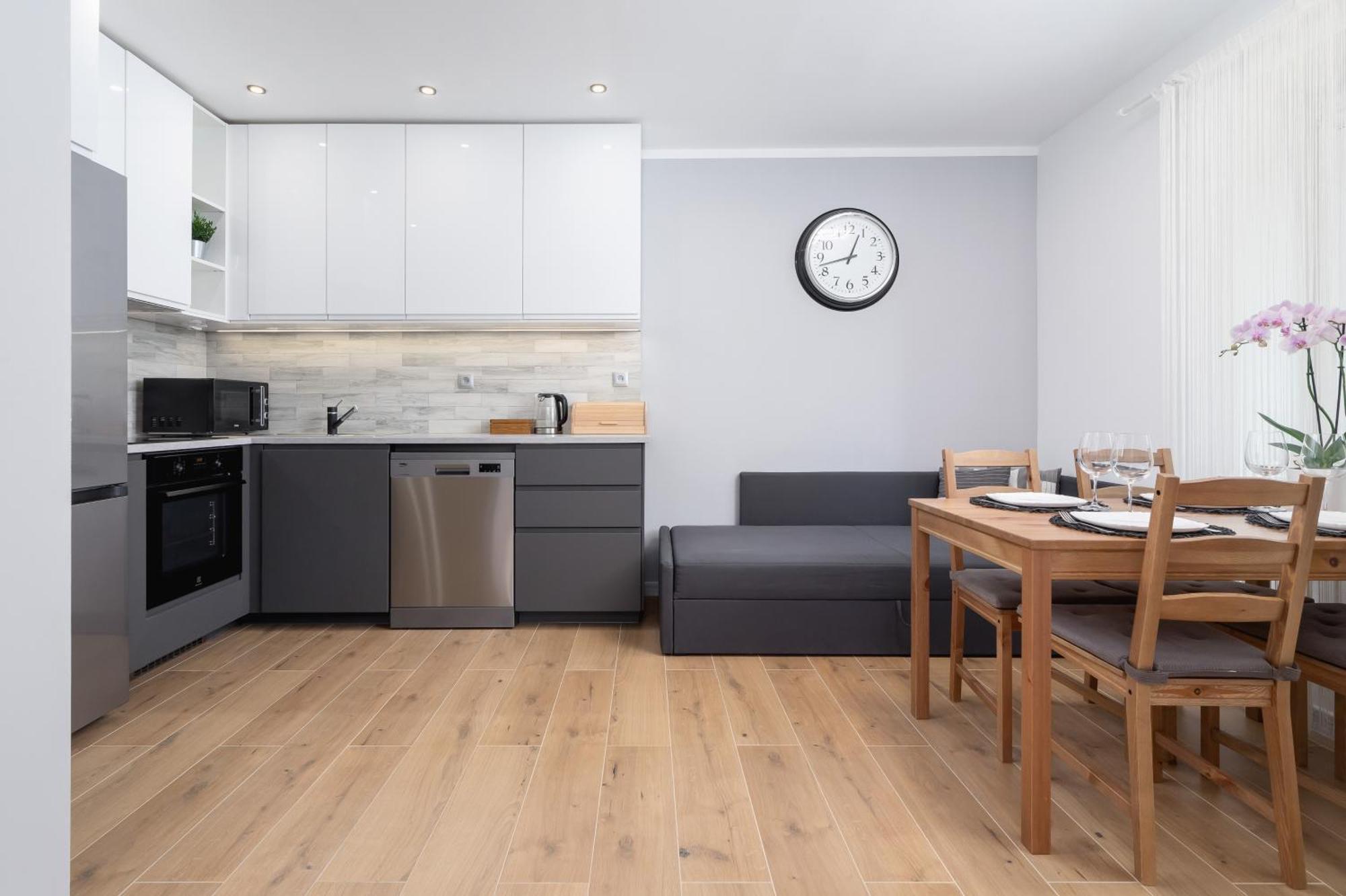 Cosy And Comfortable In By Renters Apartment Krakow