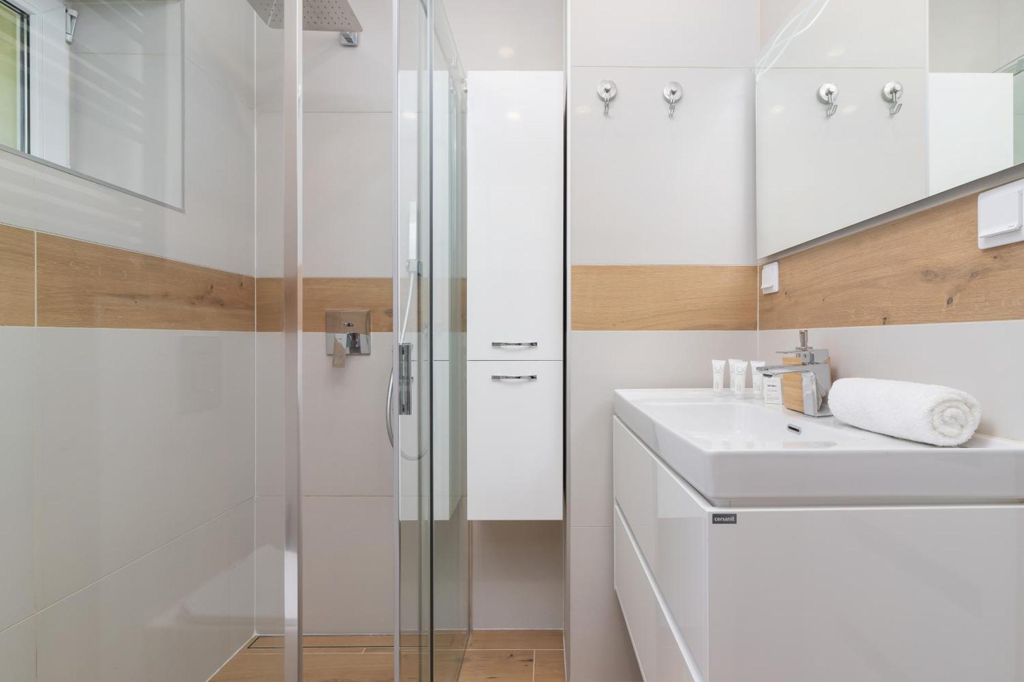 Cosy And Comfortable In By Renters Apartment *