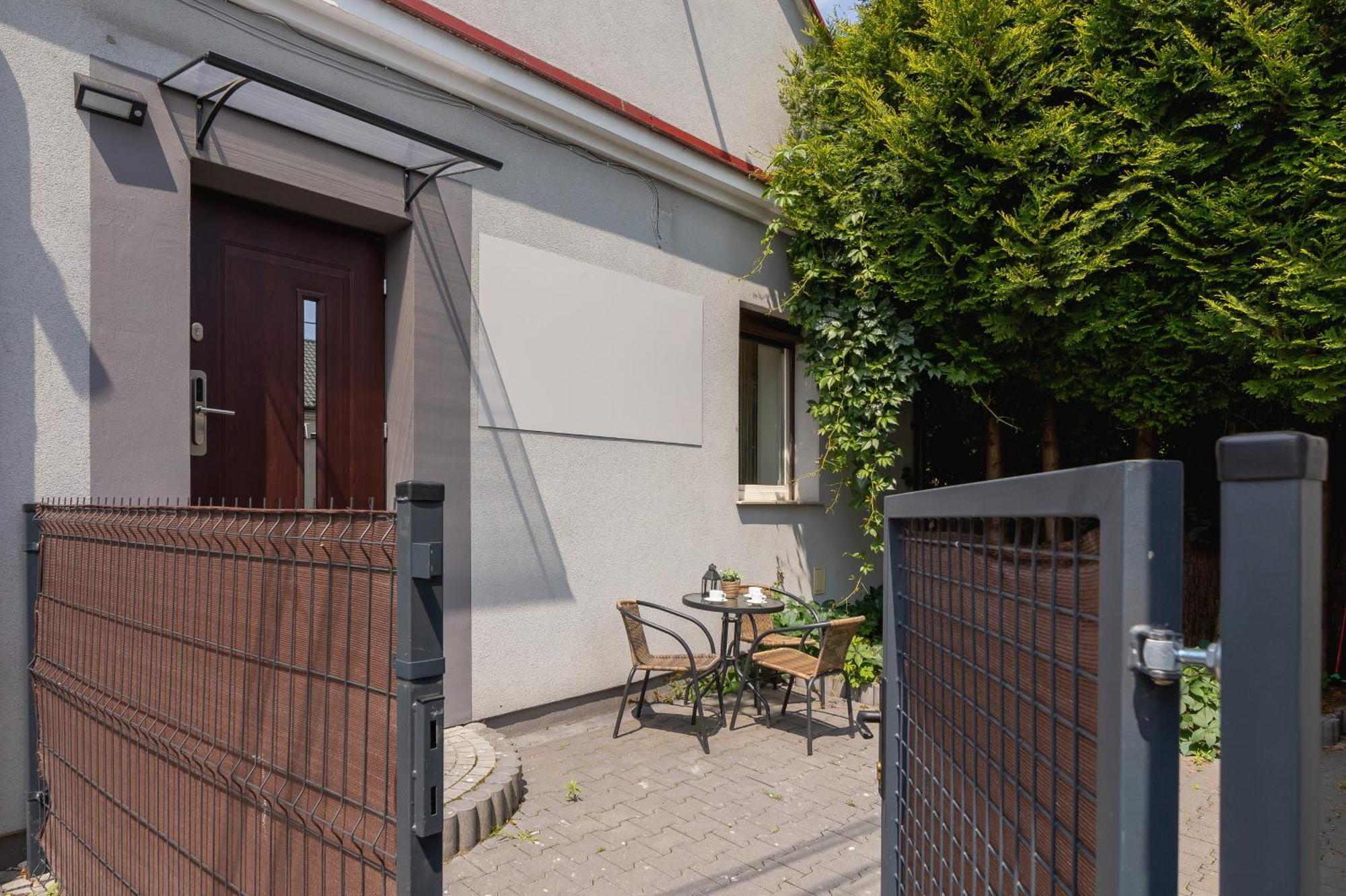 Cosy And Comfortable In By Renters Apartment